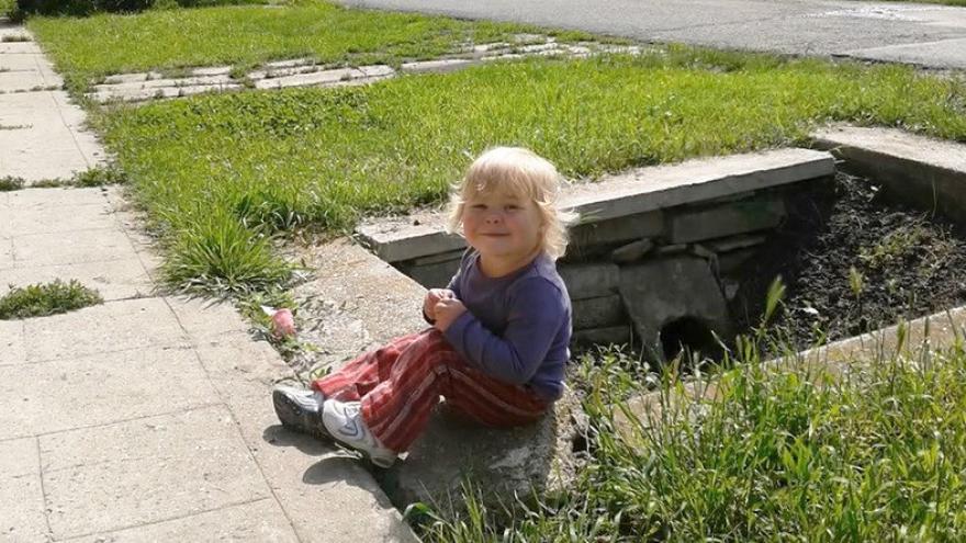 Szívfacsaró posztban búcsúzik a magyar édesanya 5 évesen elhunyt kislányától
