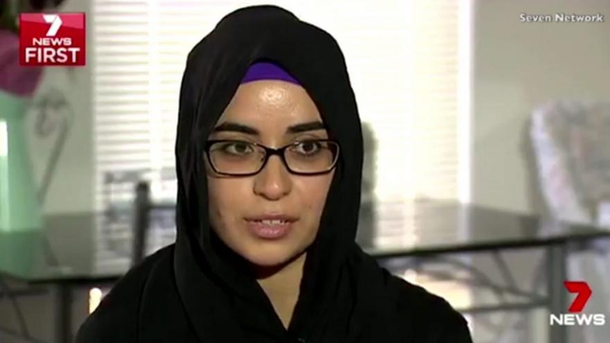 Sörösüveggel verték meg a kellemes ünnepeket kívánó muszlim nőt