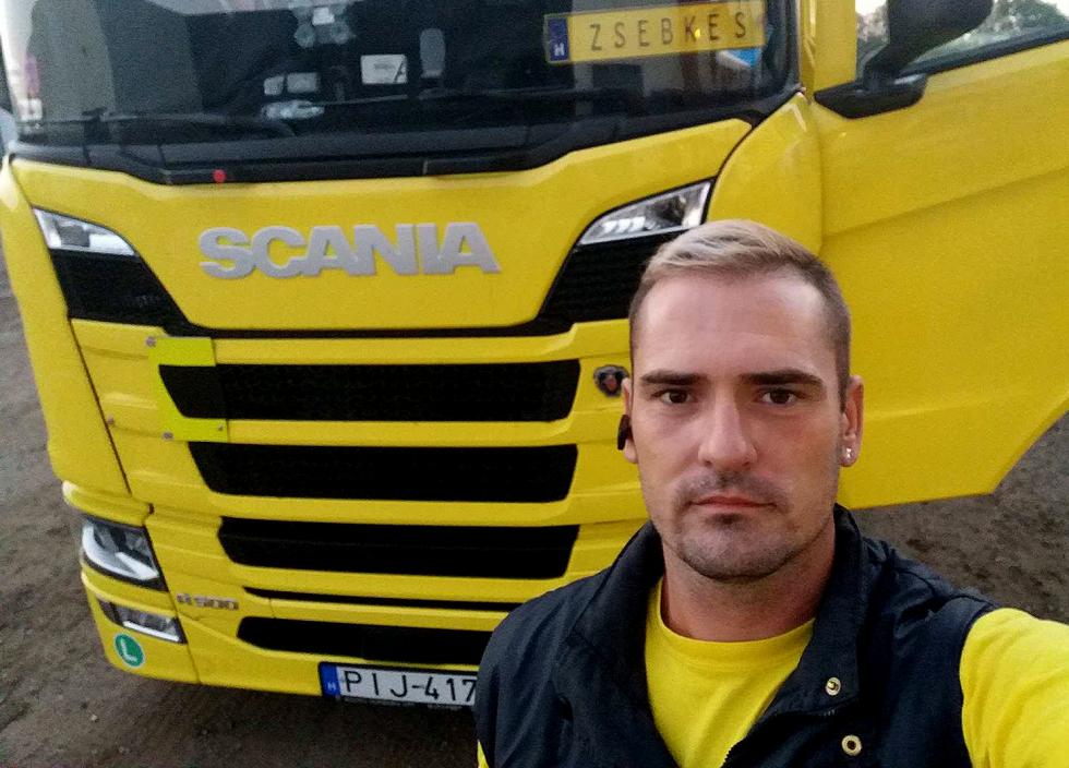 Emberséges dolgot tett a magyar kamionos,  aki több ezer eurót talált egy mosdóban