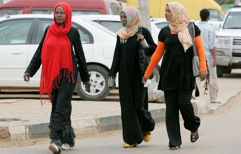 Nadrágviselés miatt bíróság elé állítanak 24 szudáni nőt