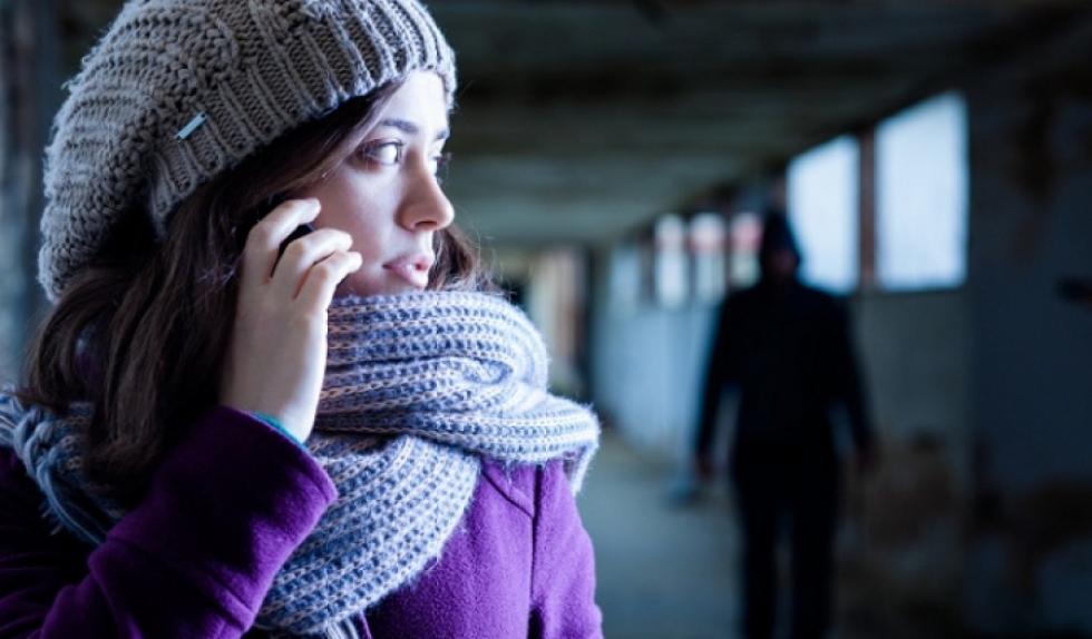 Hazakísérő telefon segít azoknak, akik félnek éjszaka egyedül hazamenni