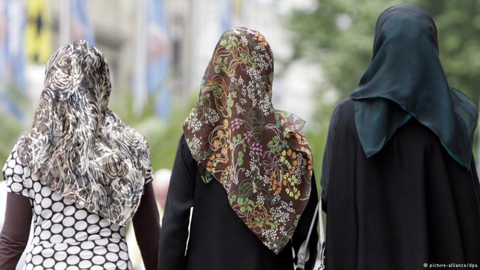 Fejkendőjük levettetése miatt perelte be New Yorkot két muszlim nő