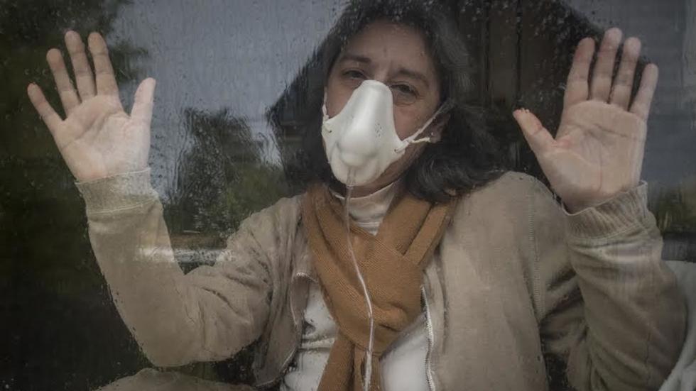 Rejtélyes betegsége miatt 13 éve él üvegkalitkában egy spanyol asszony