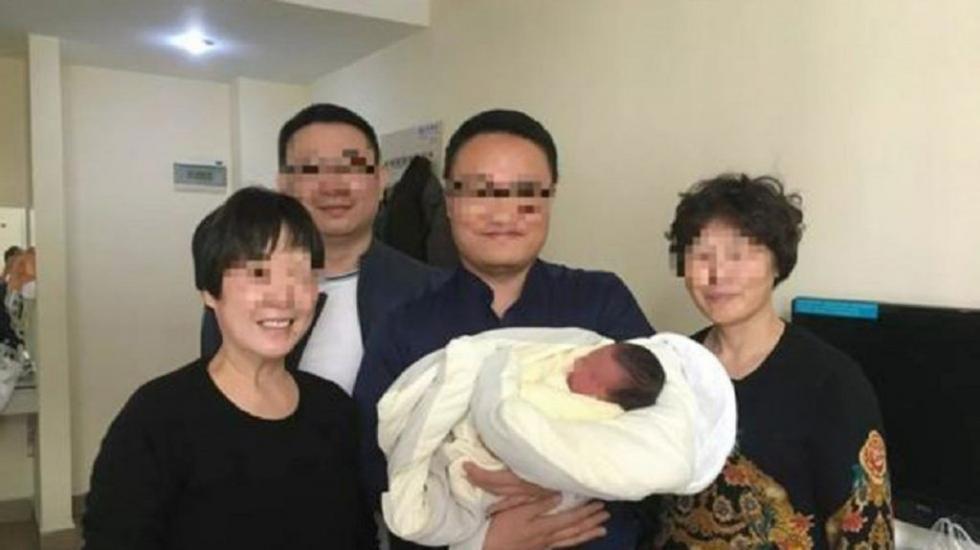 4 évvel a szülei halála után jött világra egy kínai kisbaba