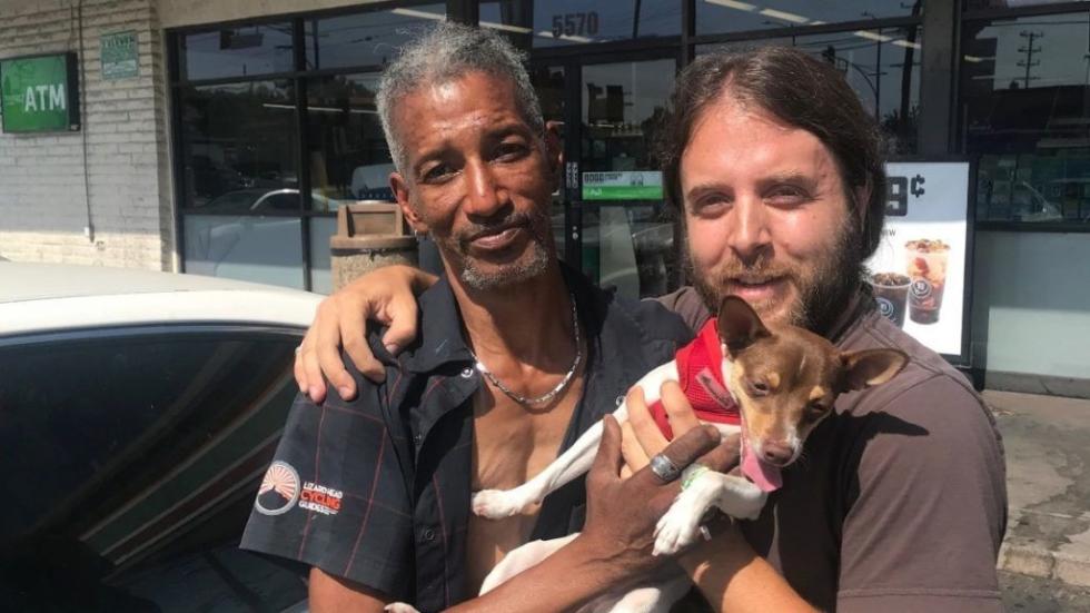 Milliókat gyűjtöttek a netezők a kutyát megtaláló becsületes hajléktalannak