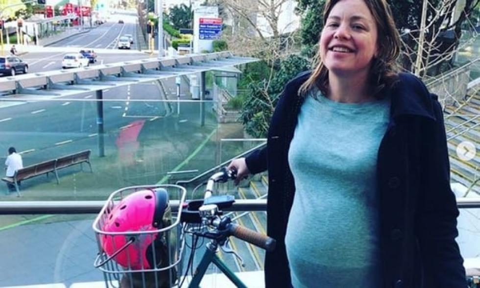 Biciklivel ment be szülni a 42 hetes terhes új-zélandi miniszter