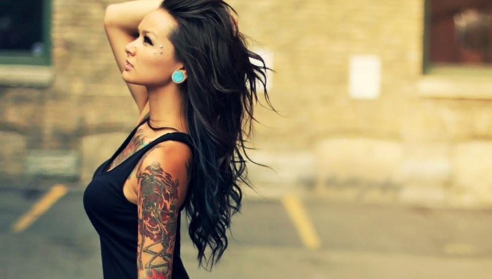 Idegesítő mondatok, amikkel őrületbe lehet kergetni a tetovált lányokat