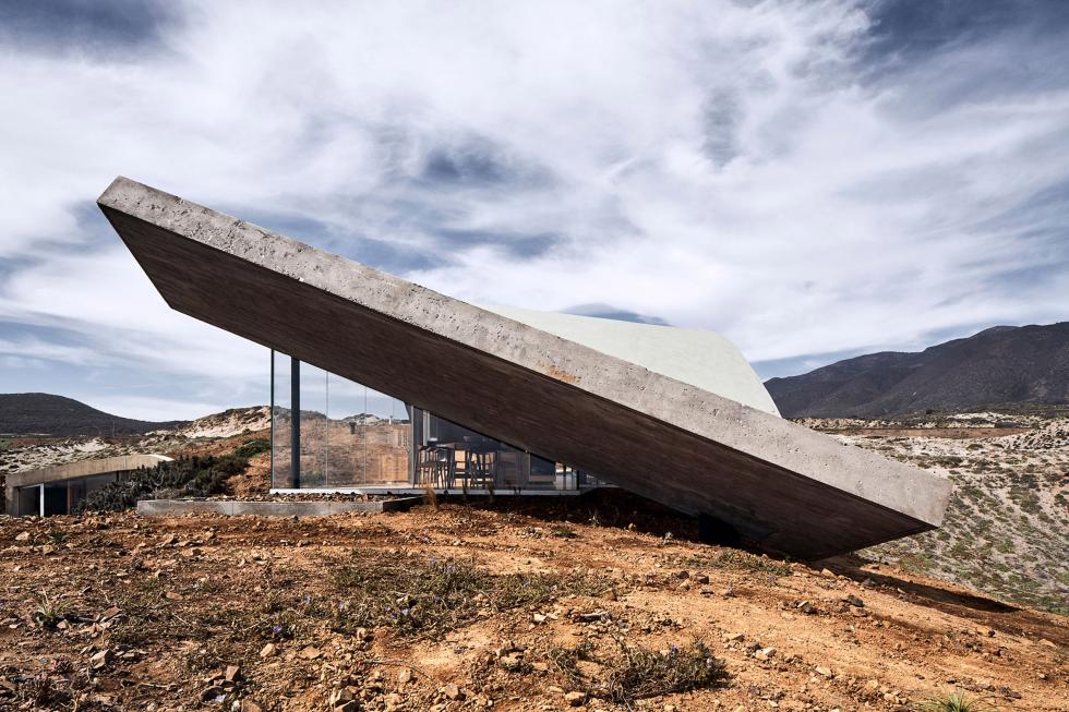 Hullámos betontető borítja a chilei hétvégi házat