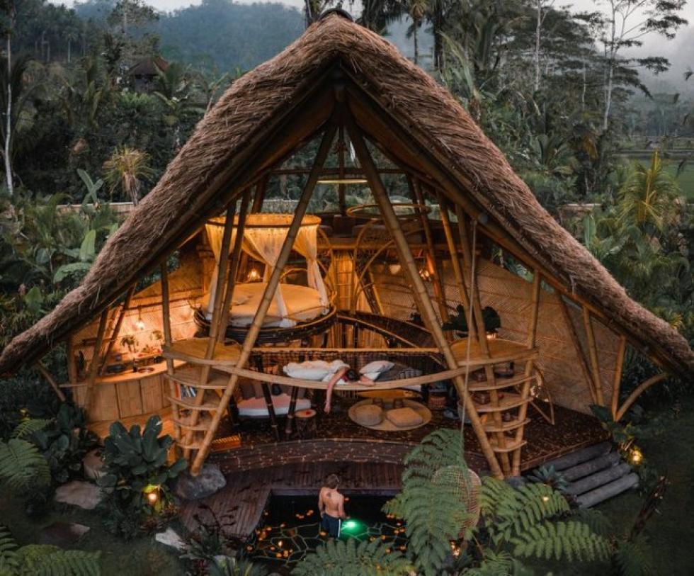 A „Hideout Horizon” teljesen bambuszból épült villa trópusi luxust kínál Balin