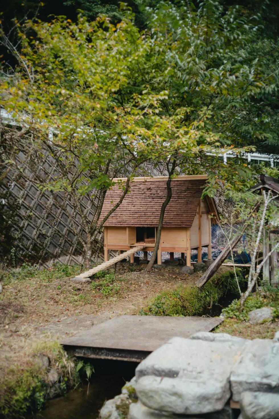 A Niwatorigoya egy japán szentélyek által ihletett tyúkól