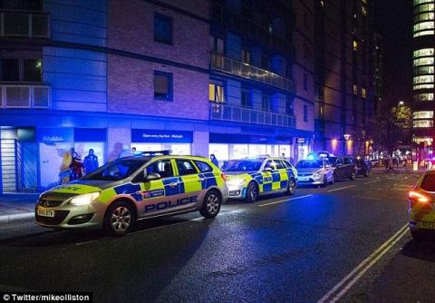 Burkát viselő nő szúrhatott halálra egy 18 éves fiút Londonban
