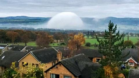 Nagyméretű UFO landolt Észak-Walesben