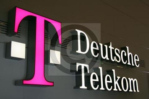 Botrányt váltott ki a német Telekom reklámjában lévő családmodell – videó