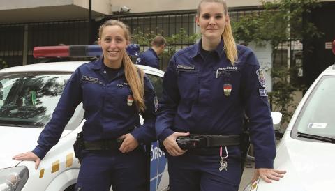 Két hős rendőrnő élesztette újra a ferencvárosi férfit