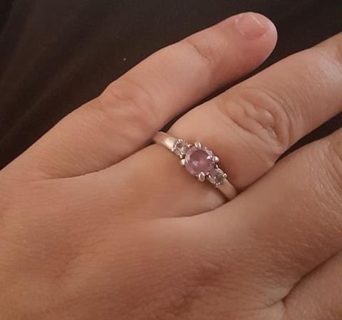 400 ezres "túl olcsó" gyűrűje miatt panaszkodott a neten a menyasszony