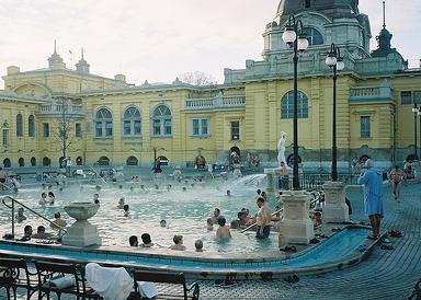 A budapesti fürdőkbe várják az osztrák vendégeket