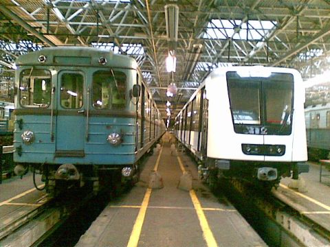 Forgalomba helyezték az új metrót Budapesten