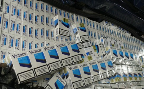 Csempészett cigarettát találtak a rendőrök egy autóban Szabolcsban