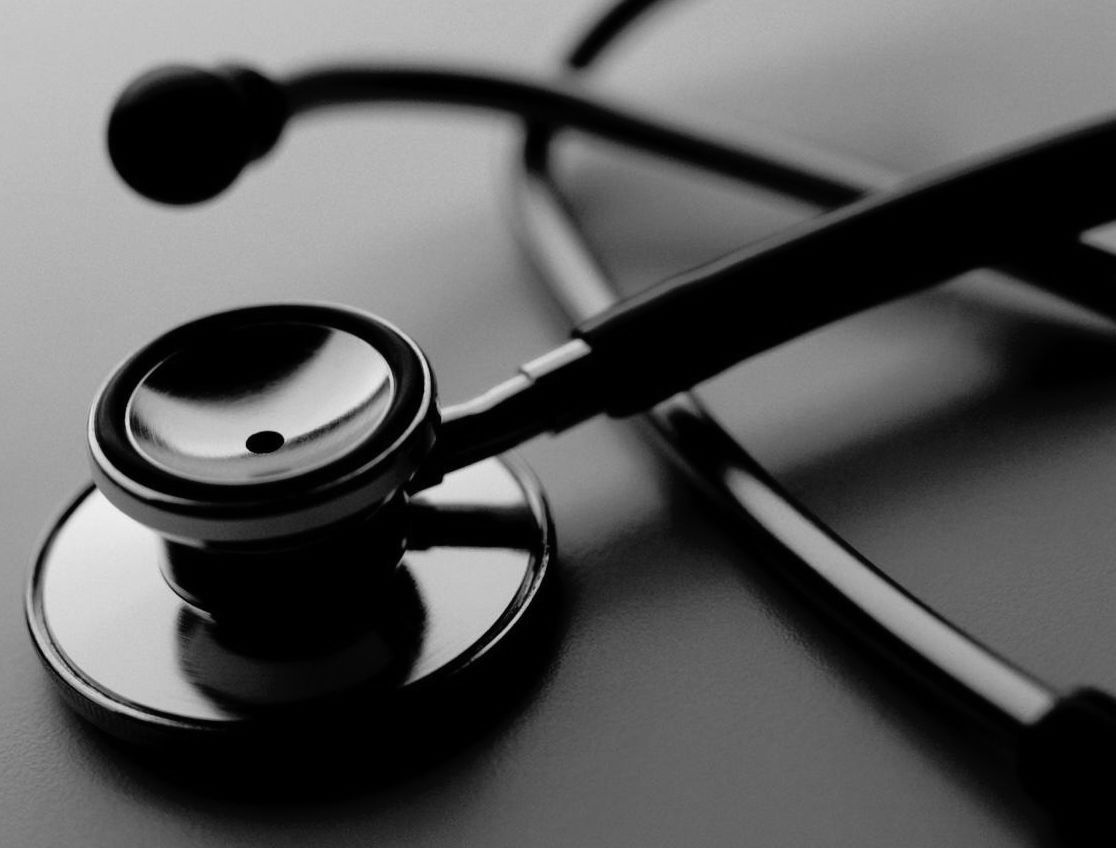 Fiktív klinikai tesztek miatt indítottak vizsgálatot Romániában 26 orvos ellen