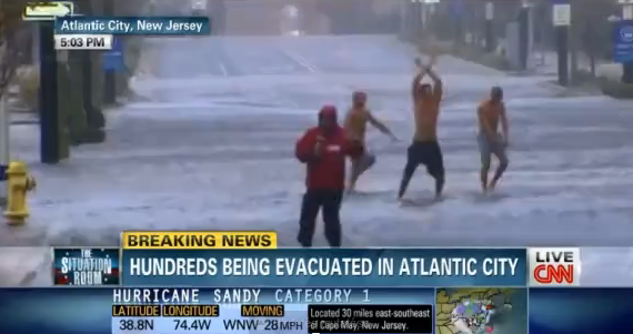 Akik nem vették komolyan a Sandy vihart... Vicces videók!