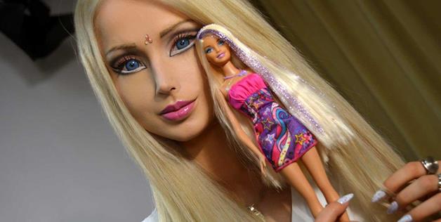 Vízen él az élő Barbie lány