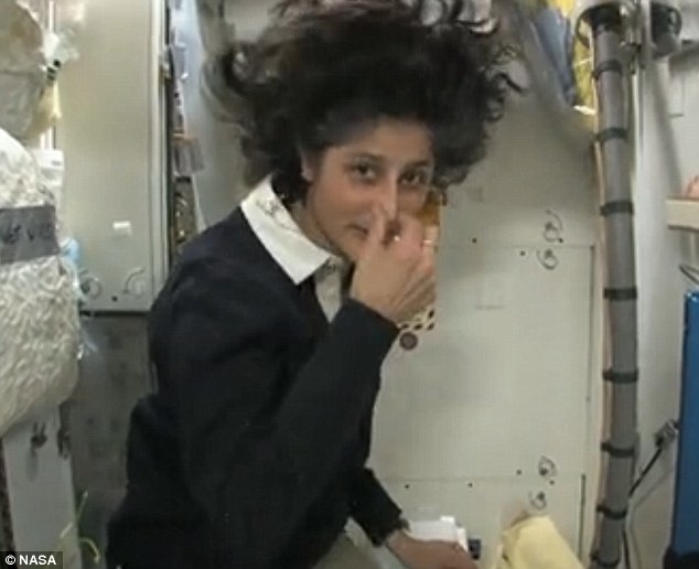 Hogyan használd a WC-t az űrben? Egy volt ISS parancsnok elárulja a titkot.