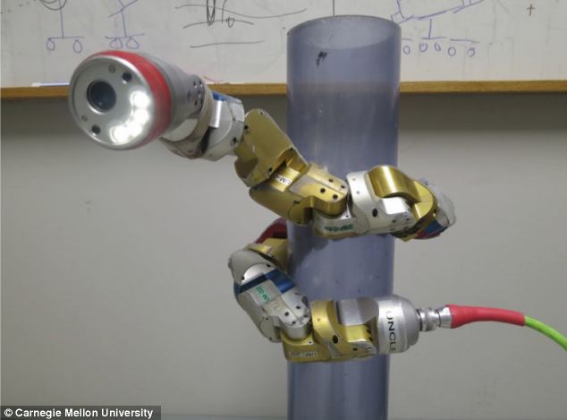 Robot kígyót építettek, mely mindent megragad amihez hozzádobják.