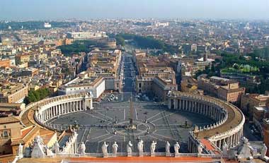 Több mint egymilliónyian mentek át a római szent kapukon egy hónap alatt