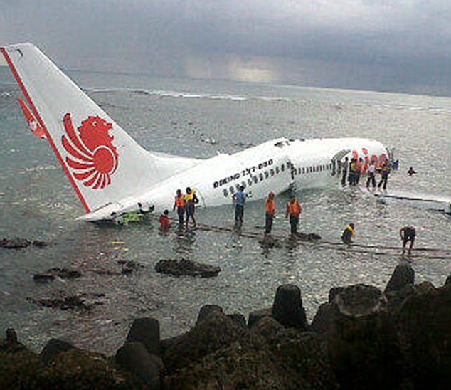 Hihetetlen, de mindenki túlélte a repülőgép katasztrófát