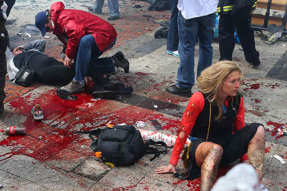 Terrortámadás a bostoni Maratonon - többszáz sérült, több halott - (képekkel és videóval)