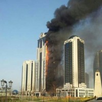 Lángokban Depardieau felhőkarcolója Groznijban