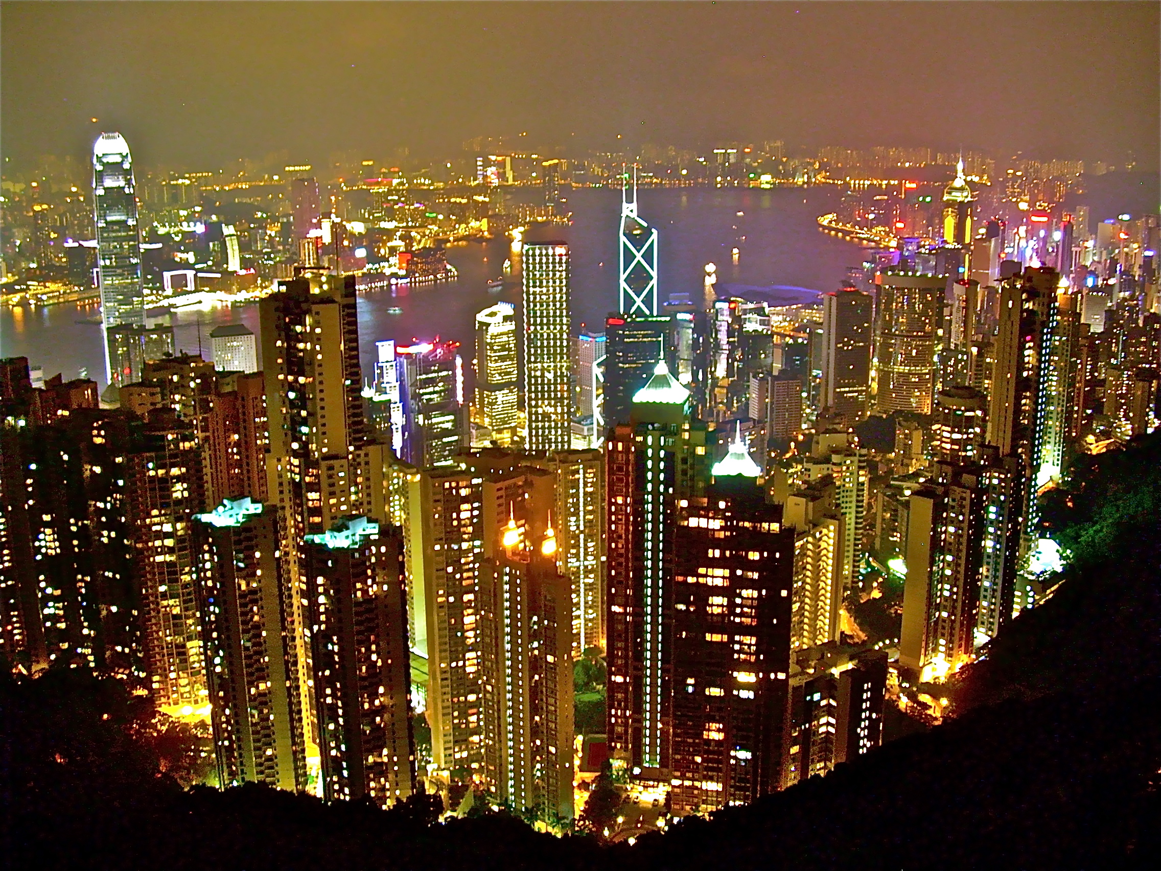 Hongkong, a kínai nyugat is nyomasztó az élettérben