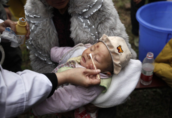 Három hónapos kisbaba élte túl a kínai földrengést