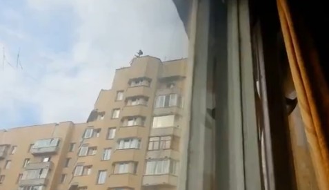 Orosz bungee jumping bérház tetejéről! Videó