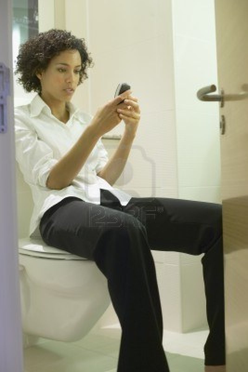 Mobilunkon több a baktérium, mint egy WC ülőkén