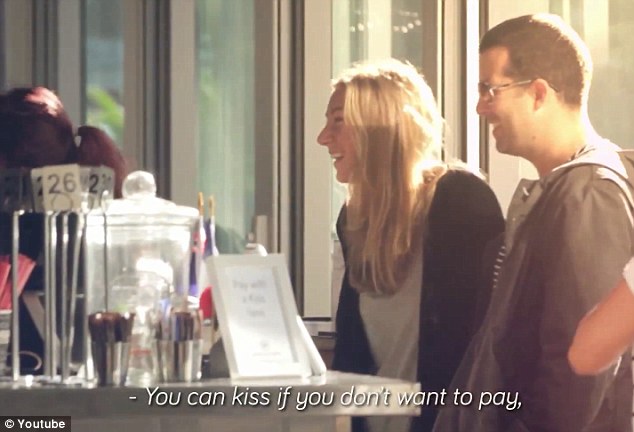 Egy ausztrál kávézó, ahol csókkal is fizethetsz