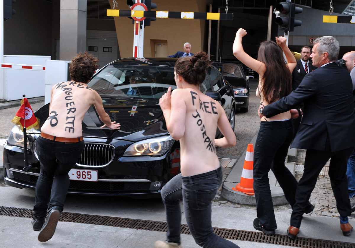 Ingyen sztriptíz politikusoknak, avagy akcióban a FEMEN