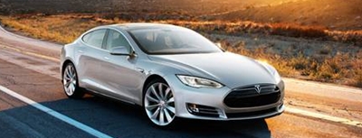 Tesla akkumulátor cseréje 90 másodperc alatt