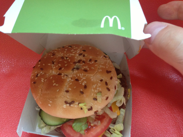 Penészes hamburgert adtak el a békéscsabai McDonald'sban