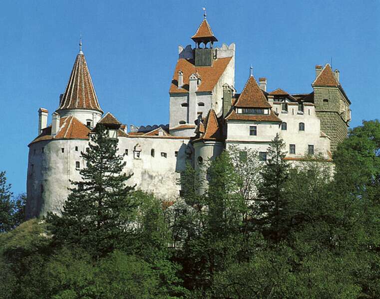 Évente 450 ezer látogatója van Dracula kastélyának