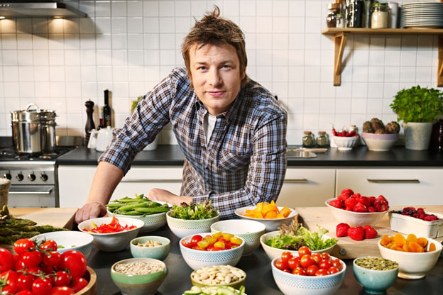 Jamie Oliver szívesebben dolgoztat bevándorlókkal