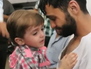Szívszorító videó! Egy apa találkozása halottnak hitt fiával
