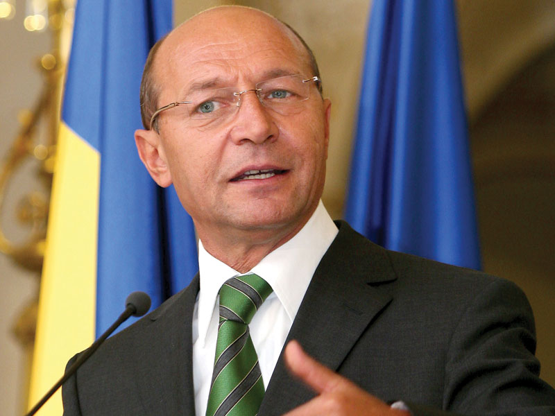 Basescu Marosfőn: a román zászlót is ki kellene tűzni a székely mellé