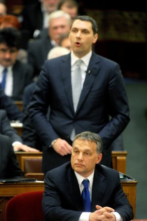 Feljelentették Orbánt, Lázárt és Rogánt - azért mert nem tettek semmit a devizabűncselekmények miatt