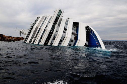 Hétfőn kezdődik a Costa Concordia hajóroncs fölállítása- ELŐZETES