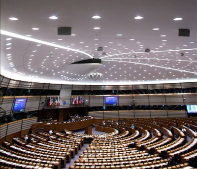 EU-tisztújítás - Egy nappal előbbre hozták a Junckerről való szavazást