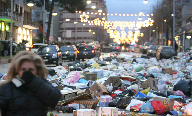 Veszélyes hulladékkal szennyezi a várost a nápolyi maffia