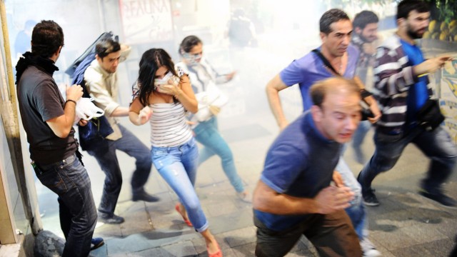 Újabb összetűzések Törökországban: gumilövedékkel támad a rendőrség