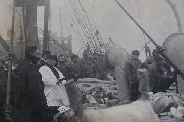 A Titanic halottjainak utolsó útja - eddig nem publikált fotó került elő