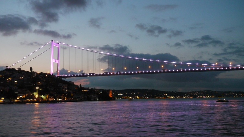 Az első Boszporusz-hidat 40 éve adták át